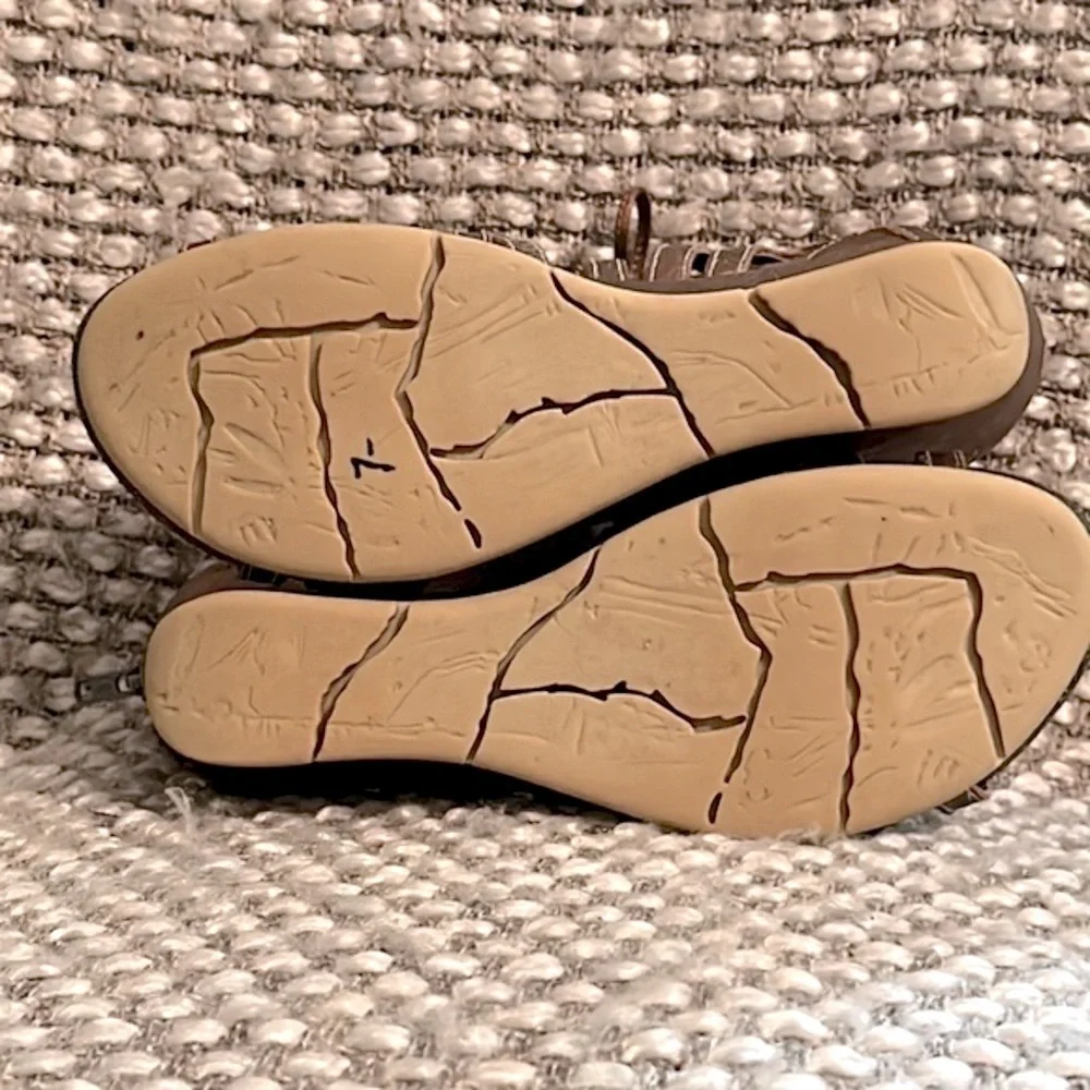 OTBT Women's Nomadic Sandal color hickory 7.5 EUC